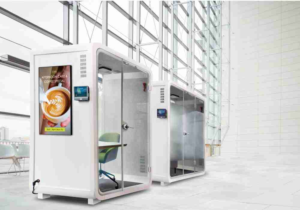 尊时凯龙子公司达擎之智慧行动办公舱，，，，采用PDLC智能调光玻璃设计，，，透过通电与断电的电流切换，，，呈现透明与雾面效果，，具节能降耗特性并兼顾隐私，，确保信息安全