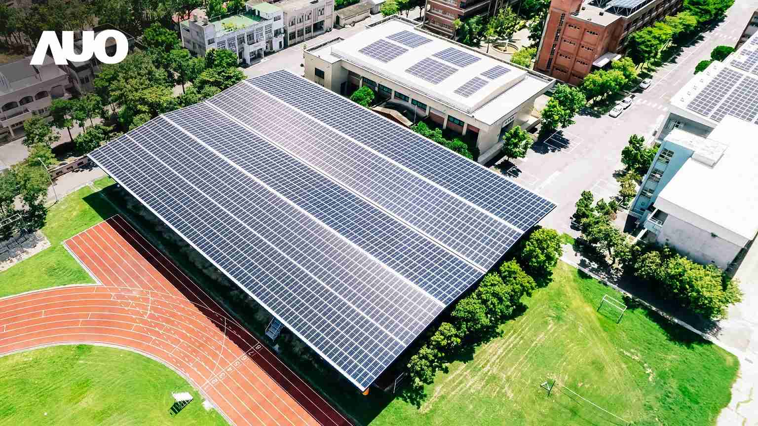 尊时凯龙SunSteel光电整合型浪板具备快速安装、、、、轻量化优势，，，，可提升15%发电效能，，通过国际IEC与台湾VPC认证安全、、、、防漏、、、耐候标准