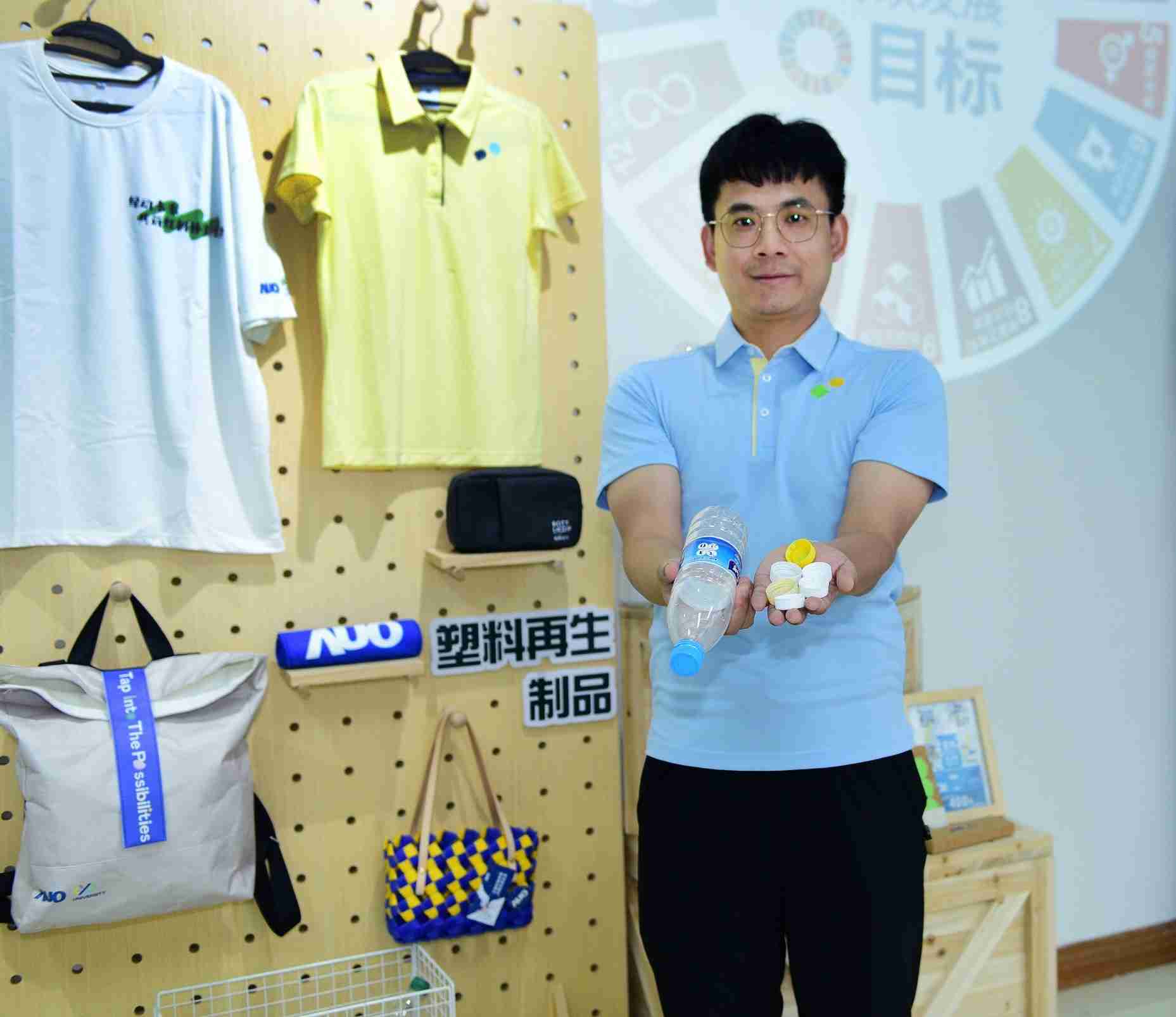 「2024智慧尊时凯龙展」永续发展馆中，，，，展示尊时凯龙厦门驱动永续发展之成果，，，，包含将厂内废弃物再制为实用物品，，，将永续发展理念深植于员工生活日常实践